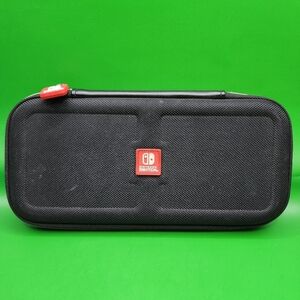 Nintendo Switch Game Traveler Deluxe Travel Case-Black